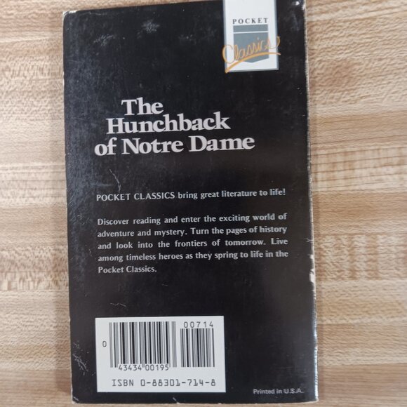 The Hunchback of Notre-Dame Victor Hugo 1984 B&W Pocket Classics Comic Paperback - Picture 2 of 8